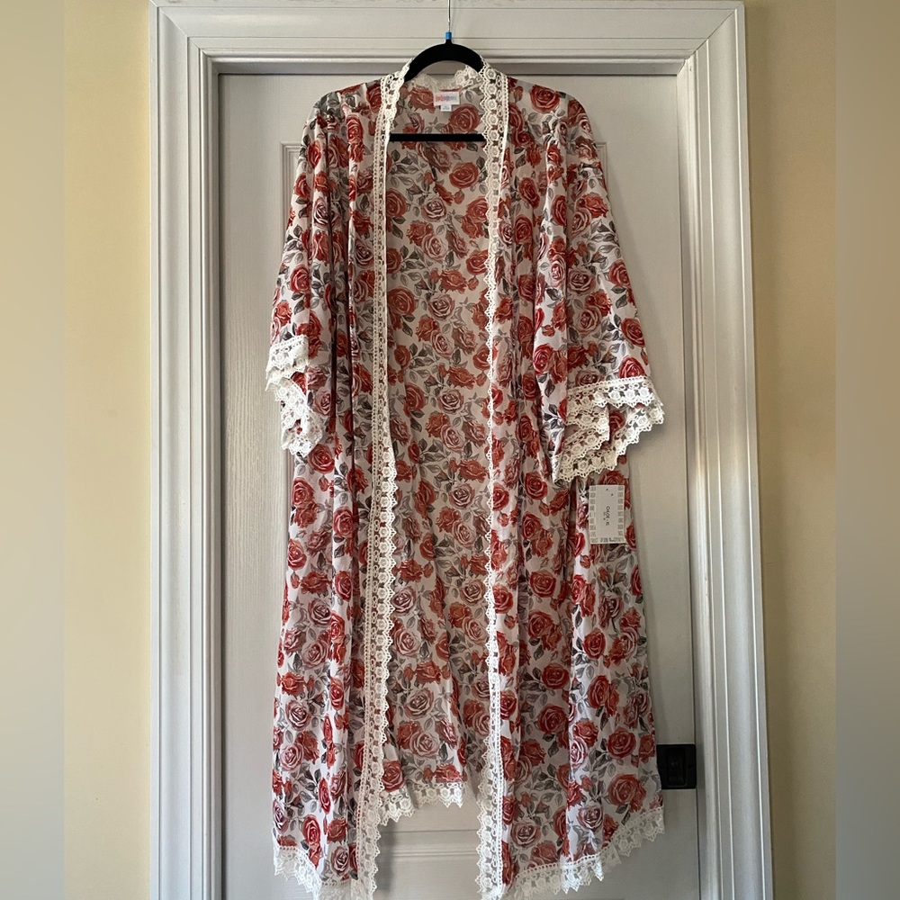 🌹 Lularoe Chloe coverup from the Valentine Collection. XL